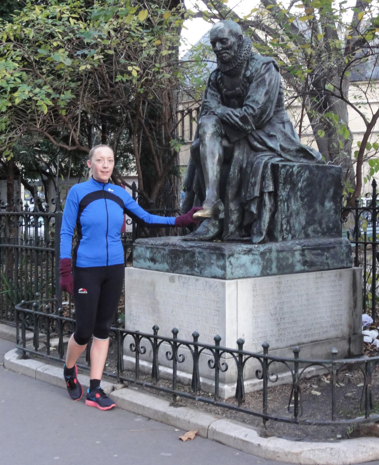 By way of the bridge of “l’Archevêché” with Ellen